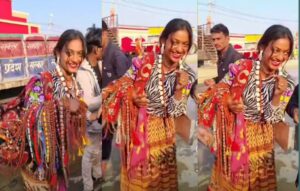 Kumbh viral girl Monalisa : मोनालिसा को बालीवुड मे ला कर डायरेक्टर किससे बदला लेना चाहते हैं ?
